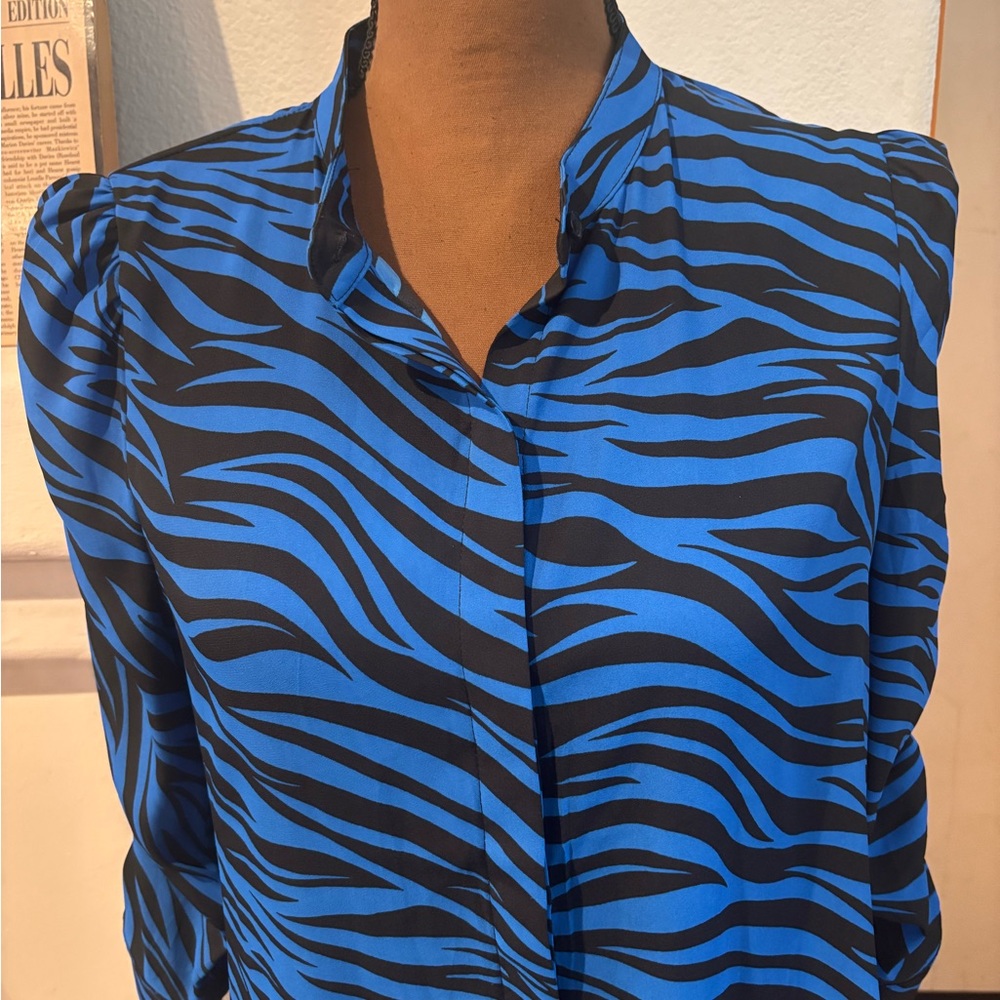 White House Black Market blouse blue black mock animal print, ruched detail SM.